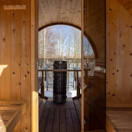 Apartment Vesiroosi Penthouse By River *